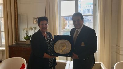   وزير التعليم العالي يلتقي نظيره الفرنسي في باريس لبحث سبل التعاون العلمي والثقافي .. وإنشاء أفرع  للجامعات الفرنسية بالعاصمة الإدارية الجديدة 