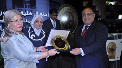 كلية الفنـــون الجميــــلة تحــتـــفل  لحصــولـها على الاعتــماد والجــــودة