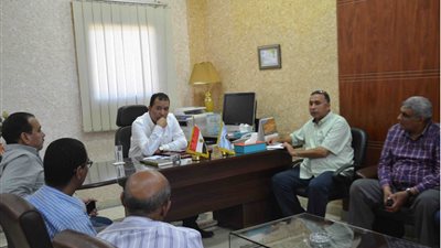 محافظ الأقصر يناقش سبل تنفيذ كوبرى طريق السوفيتيل 