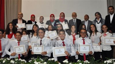 التعليم تكرم الطلاب الحاصلين على المراكز الأولى بالبطولة العربية فى الجمنزياد المدرسى العربى بلبنان
