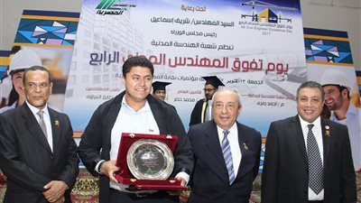 للمرة الرابعة على التوالى  فوز وتكريم طلاب الجامعة الالمانية بالقاهرة  فى يوم 