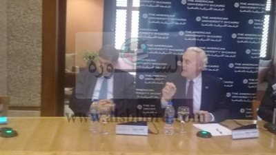 بالصور.. رئيس الجامعة الامريكية: منح مجانية من الجامعة لمحررين التعليم 