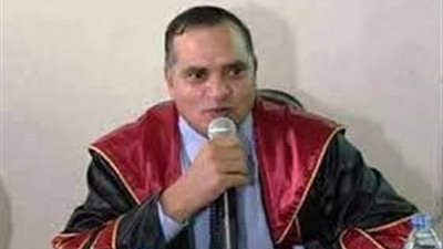 عميدة إعلام جنوب الوادى تهنئ الدكتور أحمد عزيز لتوليه منصب رئاسة جامعة سوهاج