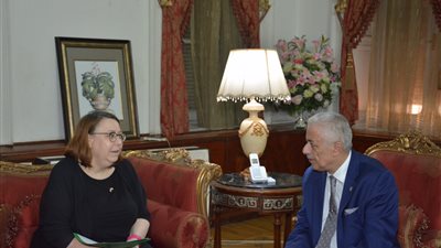 شوقى يلتقى الوزير المفوض للشئون العامة بالسفارة الأمريكية بمصر لمناقشة سبل التعاون المشترك 