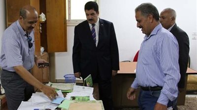 رئيس جامعة بنى سويف يتفقد مبنى الإدارة والحرم الجامعي لمتابعة سير منظومة العمل ويوجه بضرورة تخزين الملفات بالطرق الحديثة