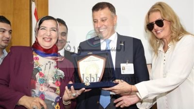 طب عين شمس تكرم 