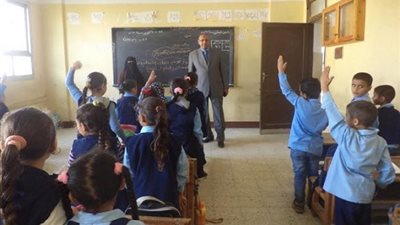 وكيل التعليم بالمنوفية يتابع مدارس إدارة السادات التعليمية 