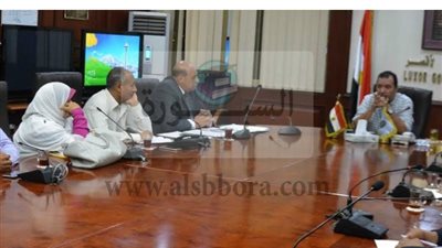 محافظ الأقصر يجتمع والمسؤلين بالتربية والتعليم 