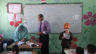 عبد الودود فى زيارة مفاجئه لمدرسه الشهيد