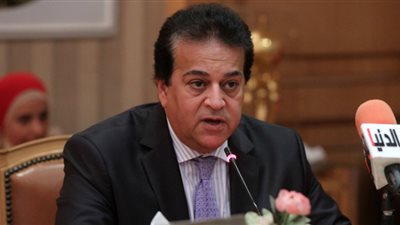 وزير التعليم العالى يهنئ الدكتور عمرو سلامه بمناسبة فوزه بمنصب أمين عام اتحاد الجامعات العربية