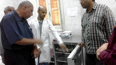 بالصور.. محافظ سوهاج يحيل 13 طبيب بمستشفى جهينة للتحقيق 