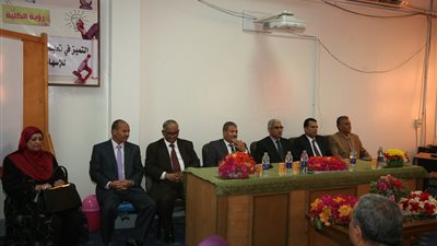 رئيس جامعة جنوب الوادى يشهد حفل تكريم مدير عام شئون العاملين