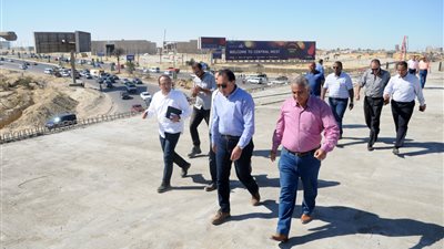 وزير الإسكان يطلب سرعة الانتهاء من كوبرى العبور بمدينة 6 أكتوبر​
