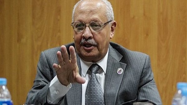 د احمد حمد رئيس الجامعة