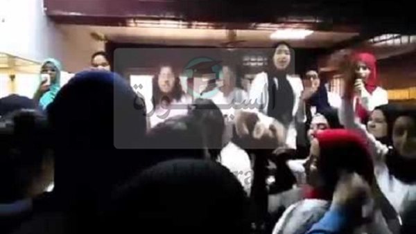 اثناء رقص الطالبات