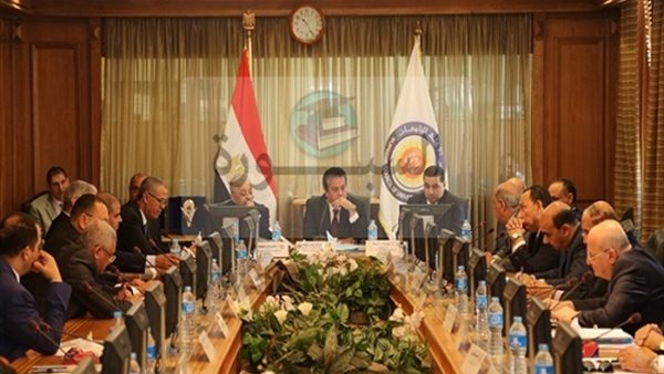 اثناء اجتماع المجلس