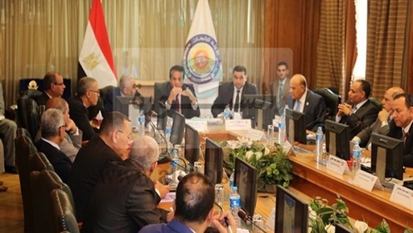 اثناء اجتماع المجلس