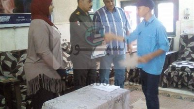 تكريم الطلاب الفائقين فى العروض العسكرية بمدرسة جمال عبد الناصر بدسوق