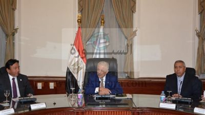 شوقي يبحث آليات إطلاق مشروع المدارس المصرية اليابانية مع الجايكا اليابانية