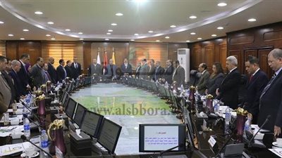 مجلس جامعة بني سويف يقف دقيقة حداد على أ رواح شهداء حادث الواحات الإرهابي