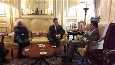  وزير التعليم العالى والبحث العلمى يبحث سبل دعم التعاون الثقافي والعلمي بين مصر وبريطانيا