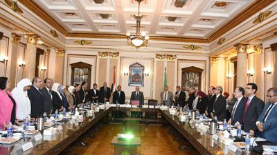 مجلس جامعة القاهرة يستهل إجتماعه بالوقوف دقيقة حدادآ على أرواح شهداء الشرطة بالواحات