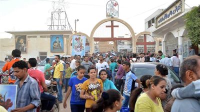 بدء توافد زوار المحافظات لدير مار جرجس بالرزيقات جنوب الأقصر