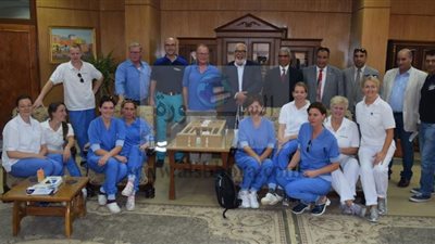 رئيس جامعة جنوب الوادي يستقبل 15 خبير طبي هولندي