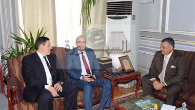 المستشار الثقافى الأردنى في ضيافة جامعة عين شمس 