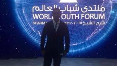 عمرو مصطفي ينشر صوره له علي 