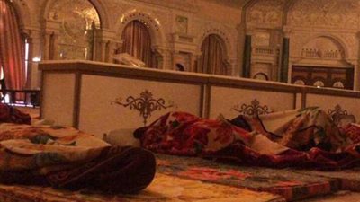 أول فيديو للأمراء ورجال الأعمال السعوديين من مقر احتجازهم.. 