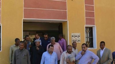 محافظ الأقصر يتفقد إدارة الزينية التعليمية وبعض المدارس التابعة لها