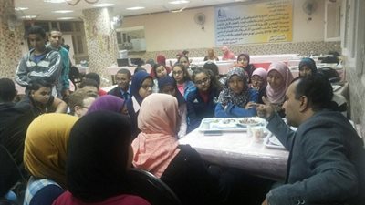 محافظ الأقصر يلتقى بطلاب المدرسة الثانوية للمتفوقين بطيبة شمال المحافظة