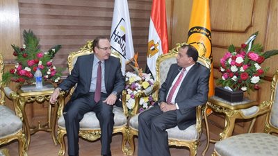 محافظ بني سويف يهنئ رئيس الجامعة الجديد ويؤكد :  الإستعانة بالخبرات والكوادر العلمية ركيزة أساسية في خطة المحافظة التنموية  