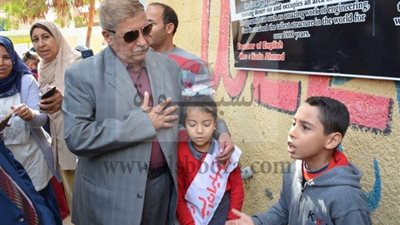 محافظ الإسماعيلية يتفقد العملية التعليمية بمدرسة القصاصين الرسمية للغات
