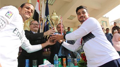 رئيس جامعة بنى سويف يشهد نهائي دوري كلية التجارة لكرة القدم الخماسية