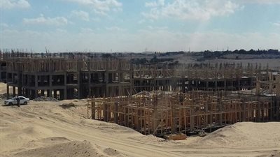 وزير الإسكان: تنفيذ محطة تحلية مياه بطاقة 150 ألف م3 يوميا..و4340 وحدة إسكان اجتماعى فى شرق بورسعيد