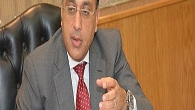 وزير الإسكان يستعرض مشروعات مياه الشرب بـ