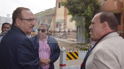 محافظ بني سويف يطمئن على مبنى عيادة التأمين الصحي الشاملة بشارع صلاح سالم