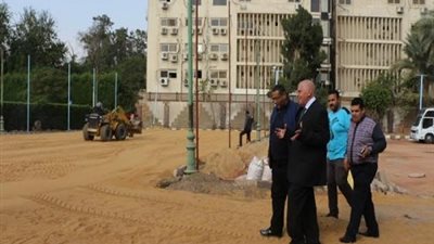 الزناتى يتفقد عملية إنشاء الملاعب الرياضية بنادى المعلمين بالجزيرة