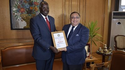 رئيس جامعة حلون يستقبل سفير جنوب السودان بالقاهرة