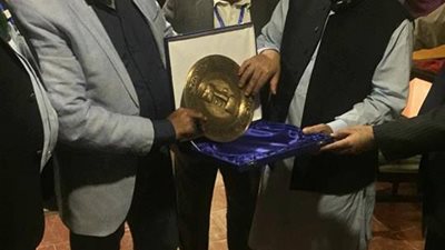 بالصور.. تكريم ثلاثة أطباء أزاهرة فى المؤتمر الدولى لجمعية العظام بباكستان