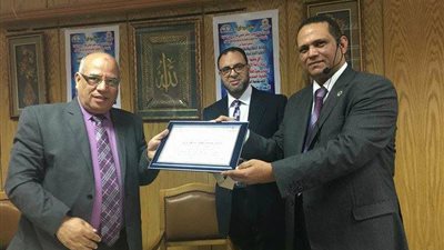 جامعة حلوان تكرم عالم أزهرى بموسمها الثقافى