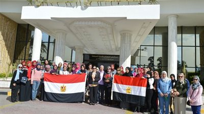 بالصور.. وفد كلية البنات فى زيارة لمجمع المعادى الطبى العسكرى   