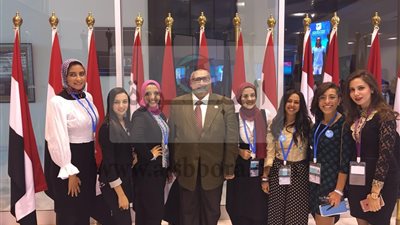 تكريم وفد طلاب جامعة عين شمس المشاركين في منتدي شباب العالم 