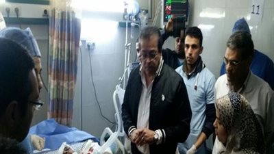 عبدالغفار يتفقد مصابى مسجد الروضة بالعريش