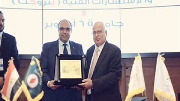 د احمد عطية والمهندس