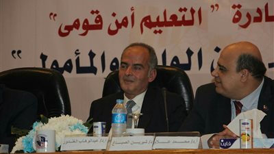 الأمين العام لصندوق تطوير التعليم بالوزراء يقدم 