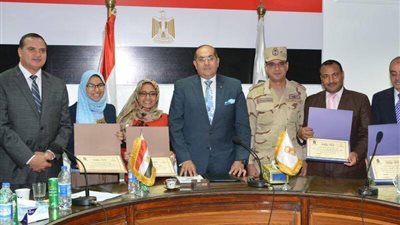 محافظ  ورئيس جامعة سوهاج يكرمان ابناء سوهاج الفائزين في معرض القاهرة الدولي الرابع للإبتكار 