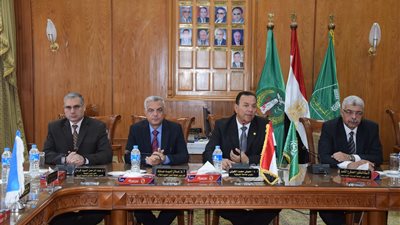 رئيس جامعة القاهرة يلتقي رئيس المركز الوطني للقياس والتقويم بالمملكة العربية السعودية 